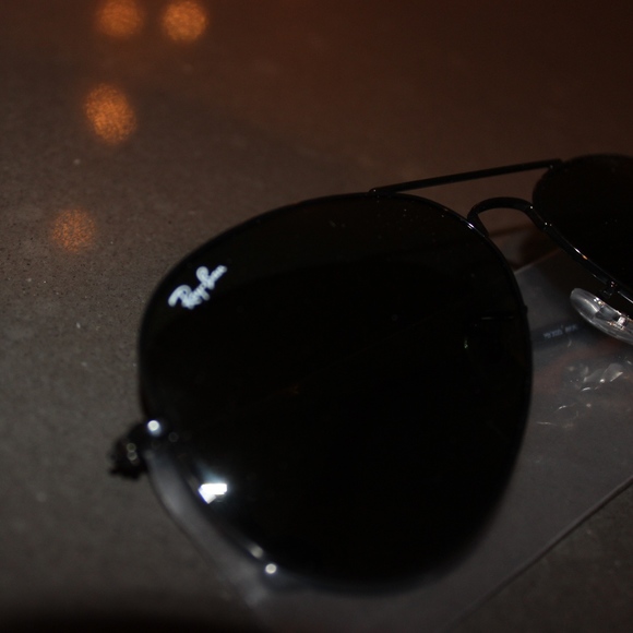 Black Ray-Ban Aviators